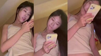 一边偷情被操一边和男友聊天，“你是谁啊？“我是你妈妈 哈哈！”你是骚母狗”极品颜值高校女神和金主爸爸偷情 对白淫荡